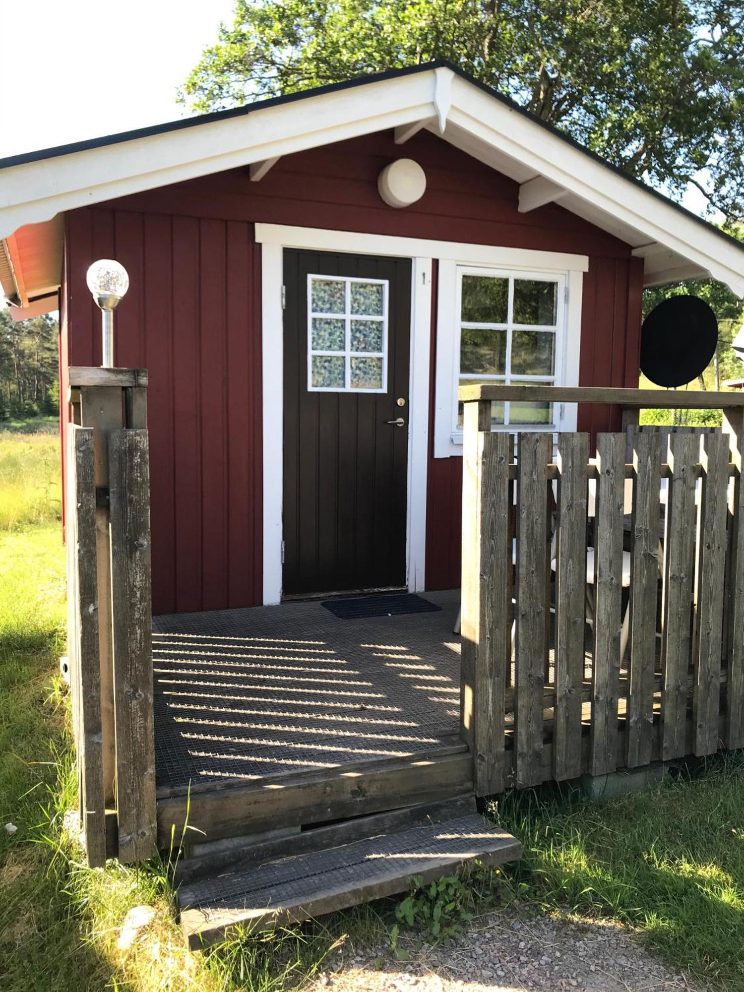 Bjoersjoeas Vildmark - Small Camping Cabin Close To Nature Olofstorp Dış mekan fotoğraf